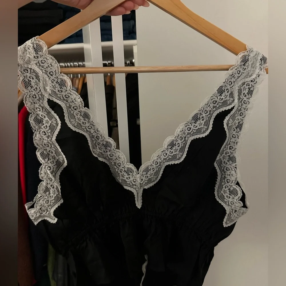 NWT Rumored Lady Lace Top in Tuxedo - Picture 3 of 3